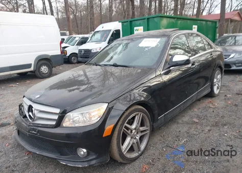 2009 Mercedes-Benz C 300 Luxury/Sport z USA, uszkodzony, nr VIN WDDGF54X39R069619